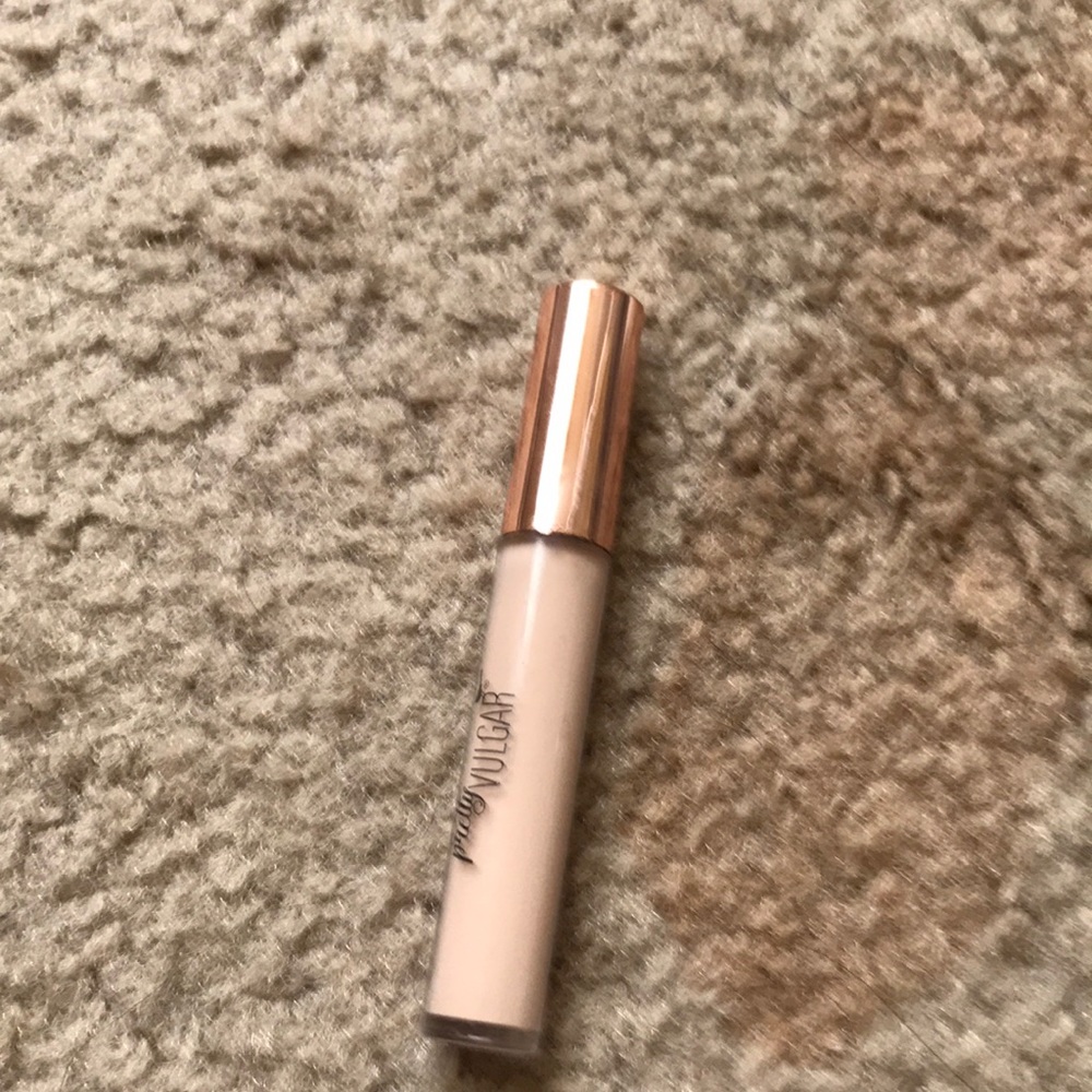 Selling My Pretty Vulgar concealer 305h